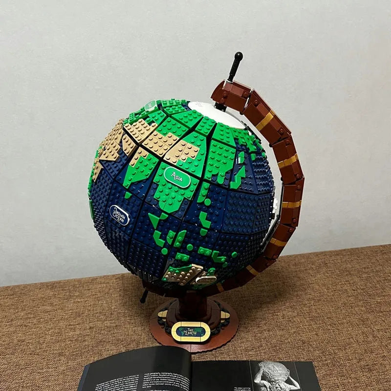 https://www.usablocks.com/cdn/shop/products/custom-moc-creator-experts-95335-the-earth-globe-world-map-bricks-toy-usablocks-329_1280x.webp?v=1684261962