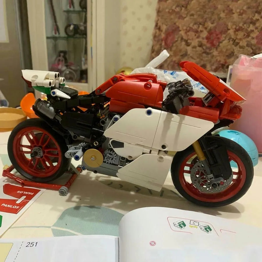 Building Blocks Bike MOC Fast Racing Motorcycle Bricks Toys 672001 Construction Set Toys - 10